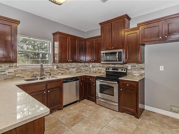 3rd image of 3205 Black Oak Ln