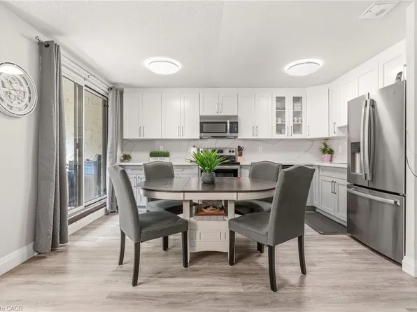 1066 Falgarwood Dr #154, Oakville, ON L6H 2P3