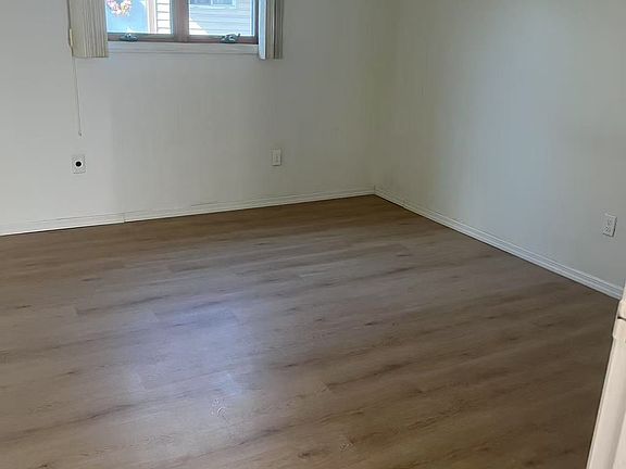 4th image of 15 Commerce St Floor 1