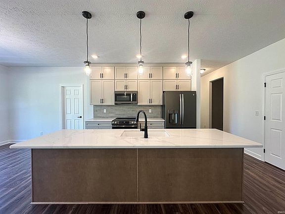 4th image of 1201 N Wild Pine Dr