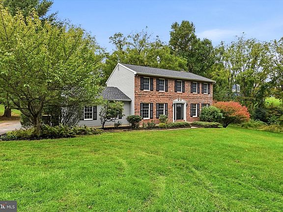 3rd image of 1544 Stouff Rd