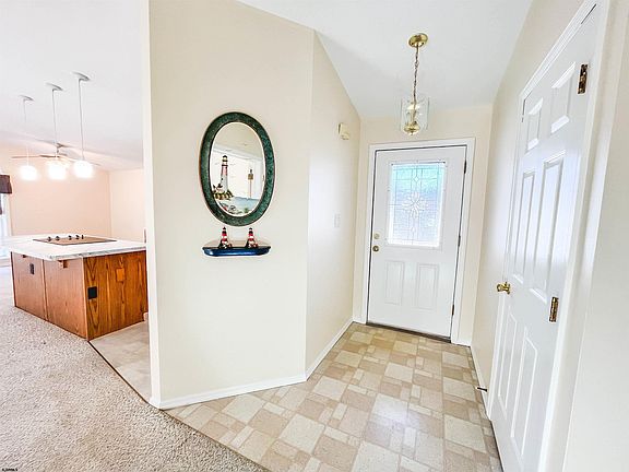 4th image of 47 Baltusrol Dr