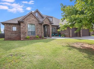 100 S Nelson Dr, Mustang, OK 73064