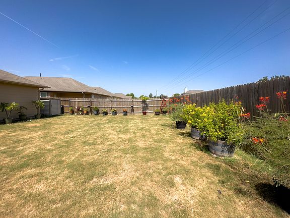 5th image of 409 Luna Vista Dr
