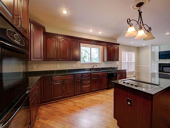 4th image of 1308 Oxley Ct