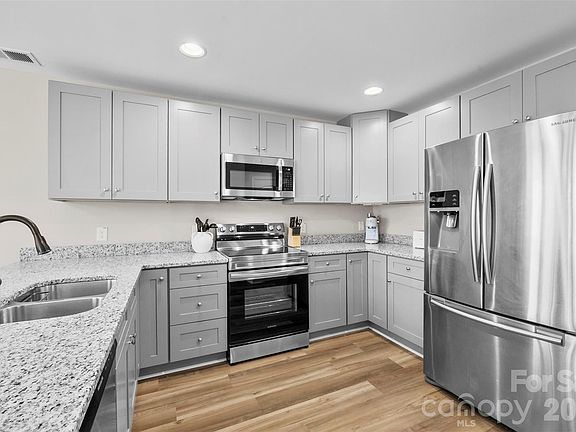 4th image of 125 Lowrance Ave