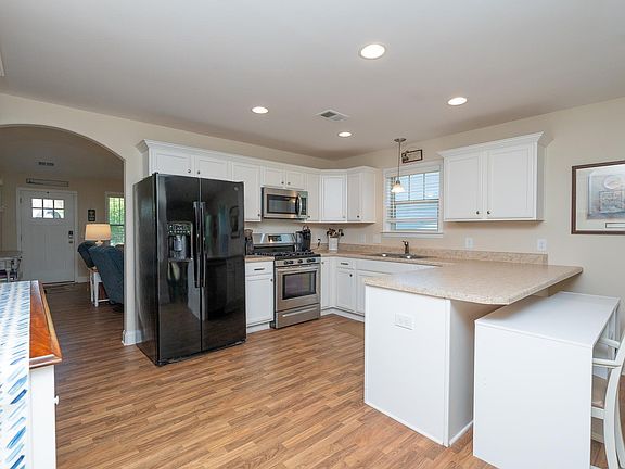 5th image of 315 Barnhill Ct