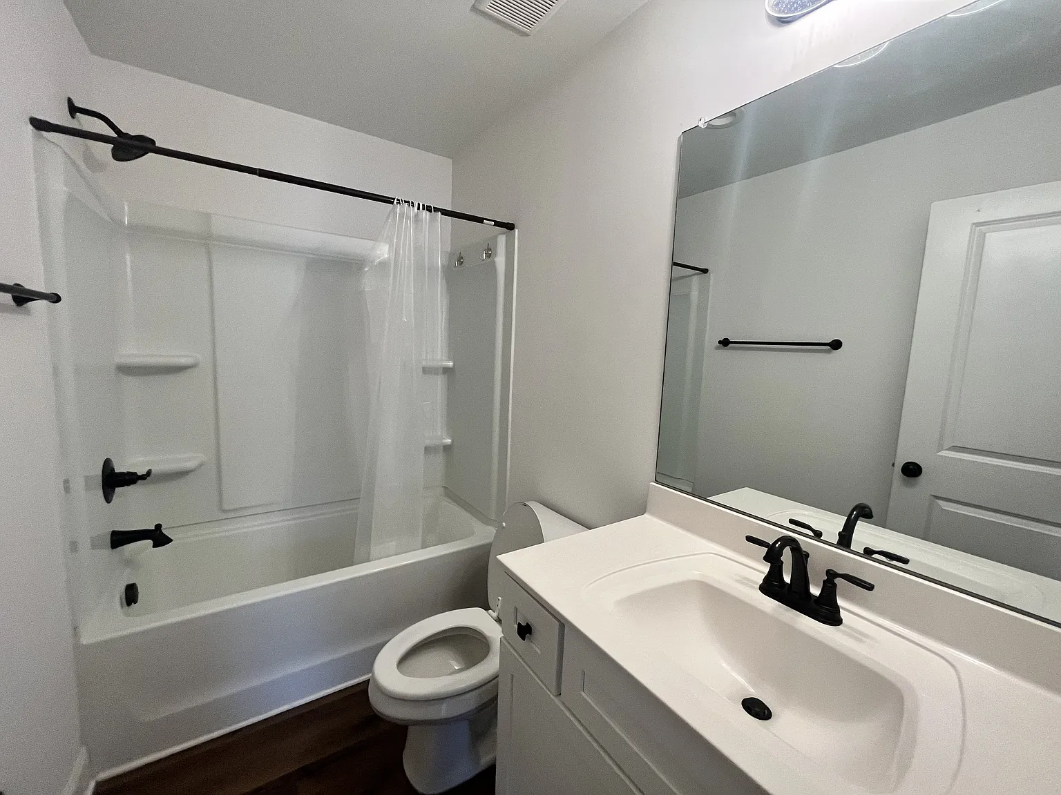 3 bed, 1180 sqft, $1,950 — Photo 4