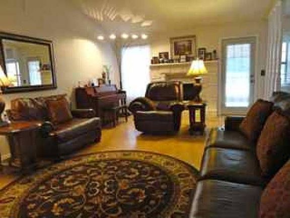 Living Room/Fireplace