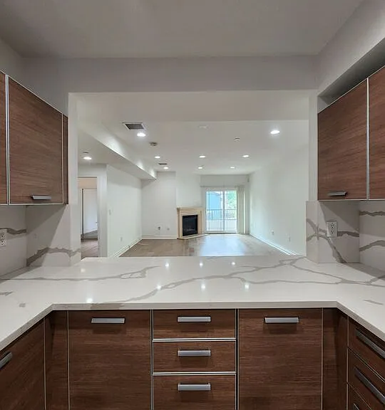 147 S Doheny Dr — Photo 7