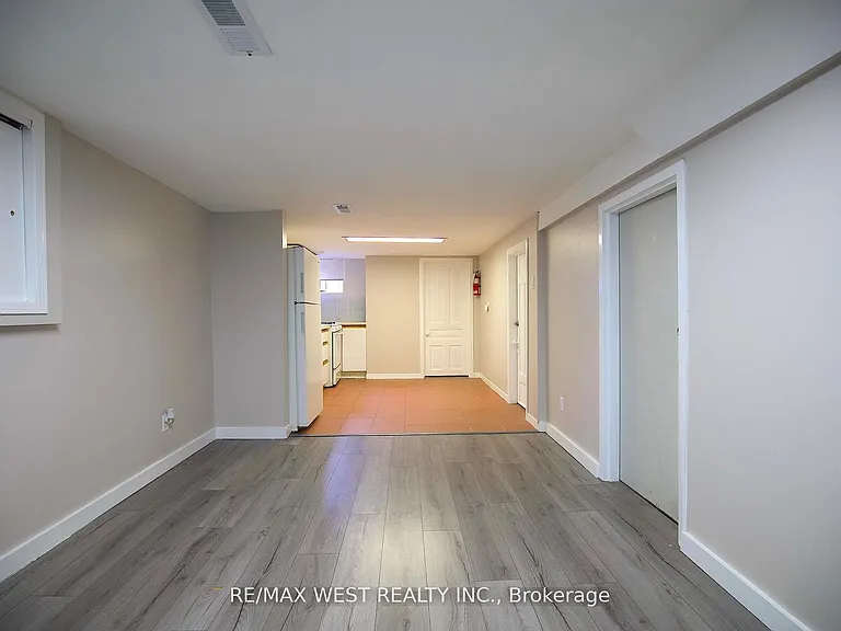 32 Beatrice St #BASEMENT — Photo 3