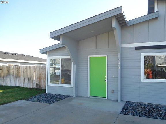 2nd image of 1044 NE Emerald Dr