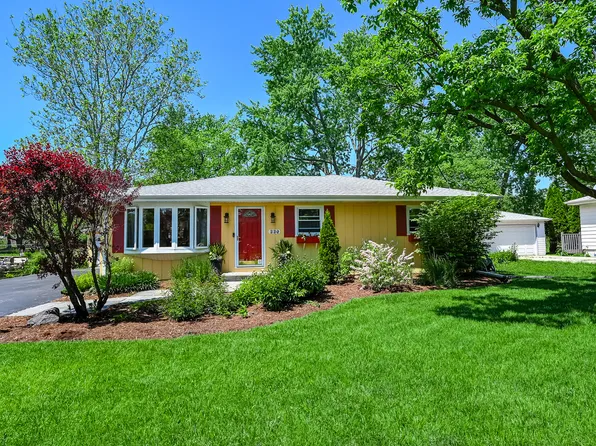 330 Village Rd, Willowbrook, IL 60527