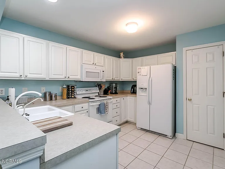 404 Commerce Ave #D — Photo 6