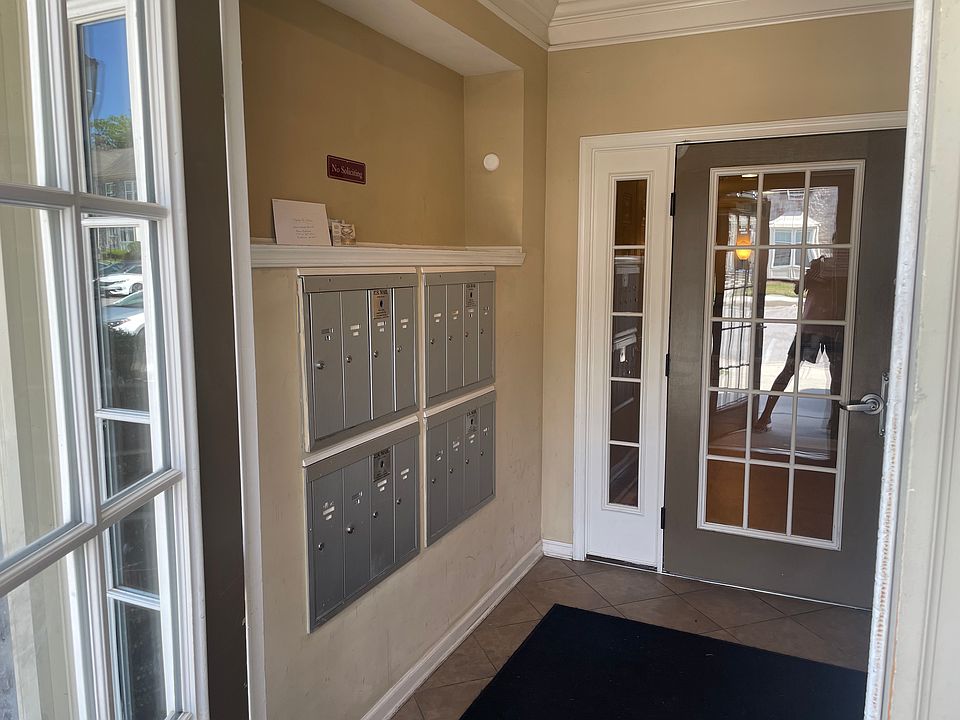 Front entry coridor