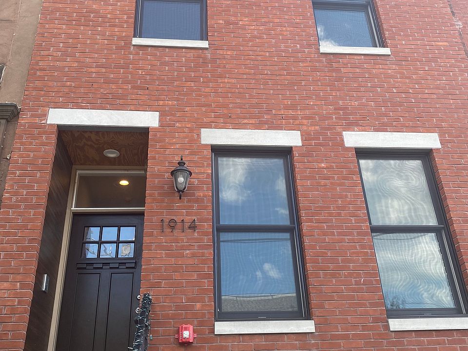 1914 W Girard Ave