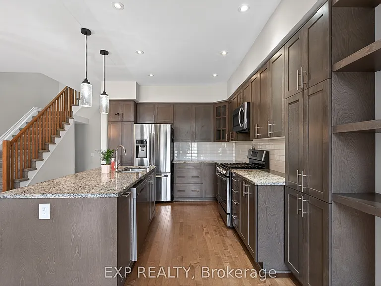 322 Rainrock Cres — Photo 9