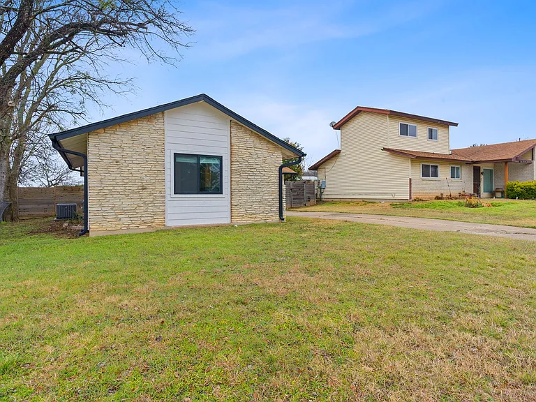 7106 Colony Park Dr — Photo 4