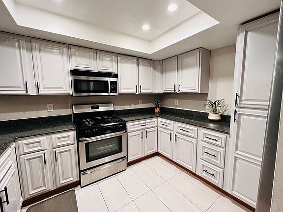 2nd image of 2447 Huntington Dr APT 8