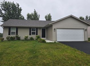 2076 Meadow Ave, Machesney Park, IL 61115