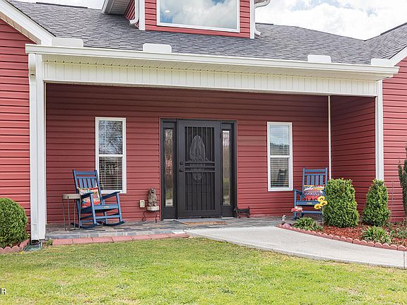 3rd image of 2221 Meadowbrook Ln