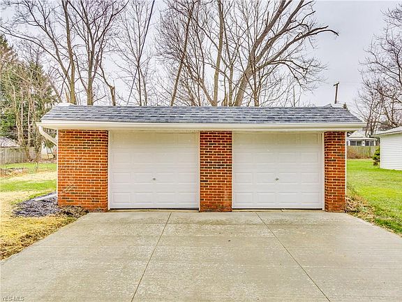 4th image of 1167 Summit Dr