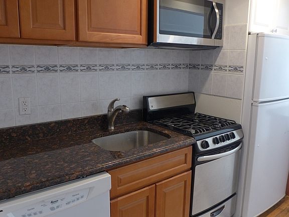 2nd image of 284 7th Ave APT 2E