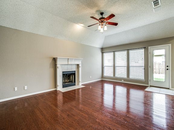 3rd image of 1525 Brittany Ln
