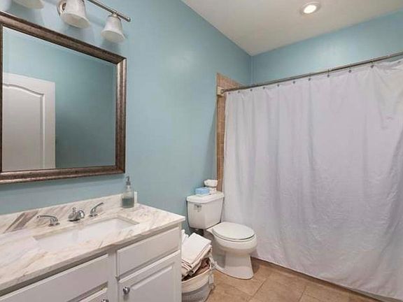 5th image of 723 E 4th St #1