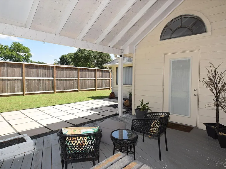 22922 Glenover Dr — Photo 28