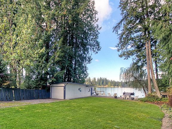4th image of 10649 E Lake Joy Dr NE