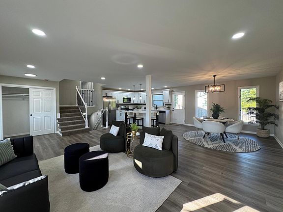 5th image of 1049 Heather Ln