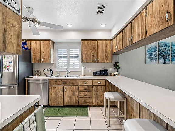 5th image of 7828 Radcliffe Cir