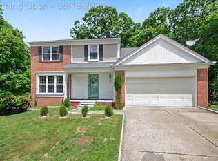 425 Thornridge Ct, Rochester Hills, MI 48307