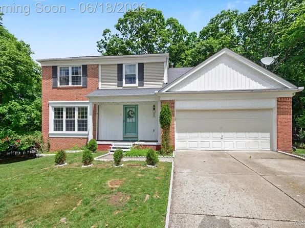 425 Thornridge Ct, Rochester Hills, MI 48307
