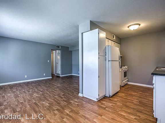 4th image of 132 N 40th St APT 14