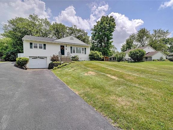 2nd image of 22 Carriage Dr