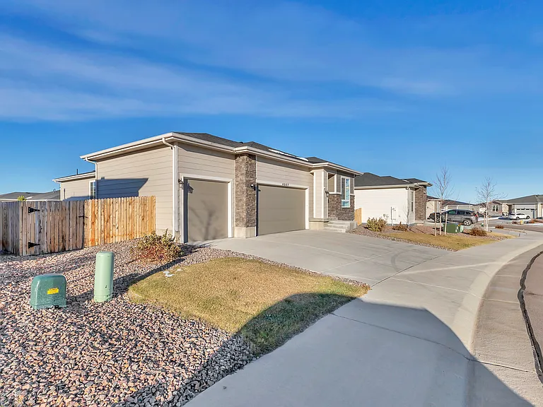 4007 Castle Vista Ln — Photo 4