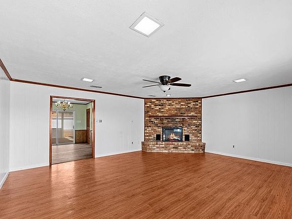 5th image of 201 Minwood St