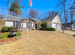 815 Riverstone Ln, Woodstock, GA