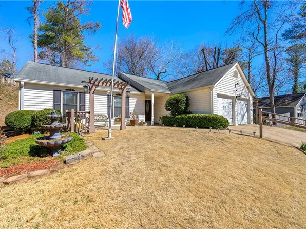 815 Riverstone Ln, Woodstock, GA 30188