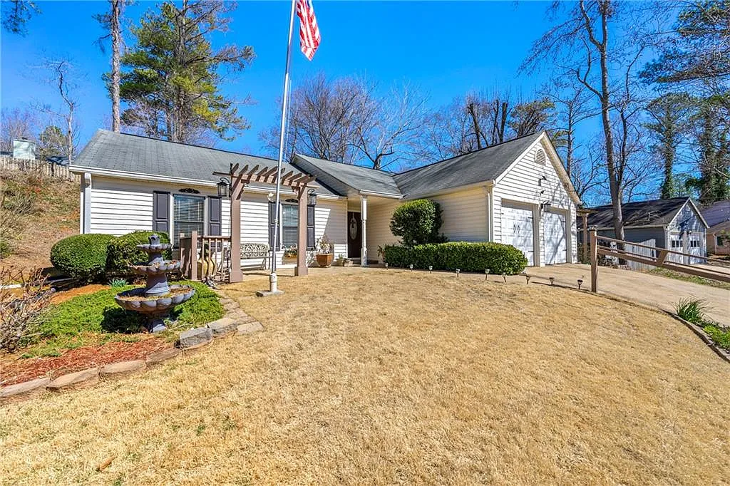 815 Riverstone Ln photo 1