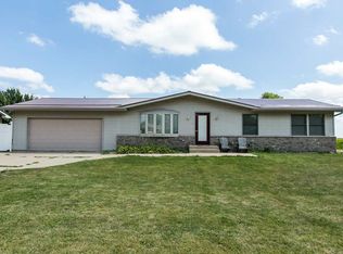 209 6th St SE, Farley, IA 52046