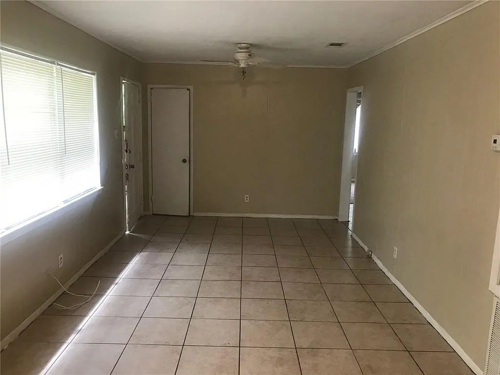 3 bed, 1.0 bath, 960 sqft, $995 — Photo 3