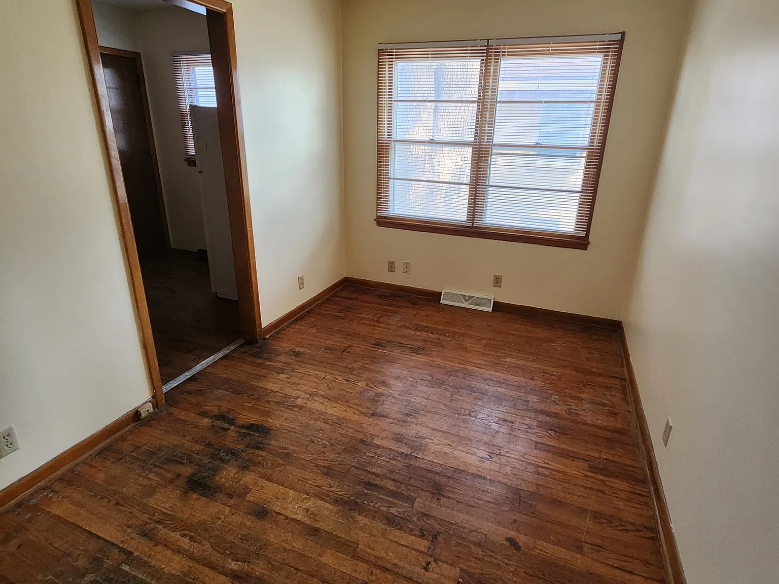 2 bed, 891 sqft, $1,100 — Photo 2