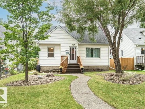 10507 67th Ave NW, Edmonton, AB T6H 1Z4