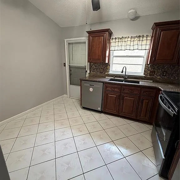 404 San Gabriel St — Photo 7