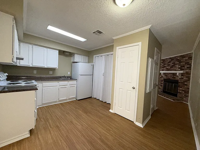 117 Montego Dr — Photo 3