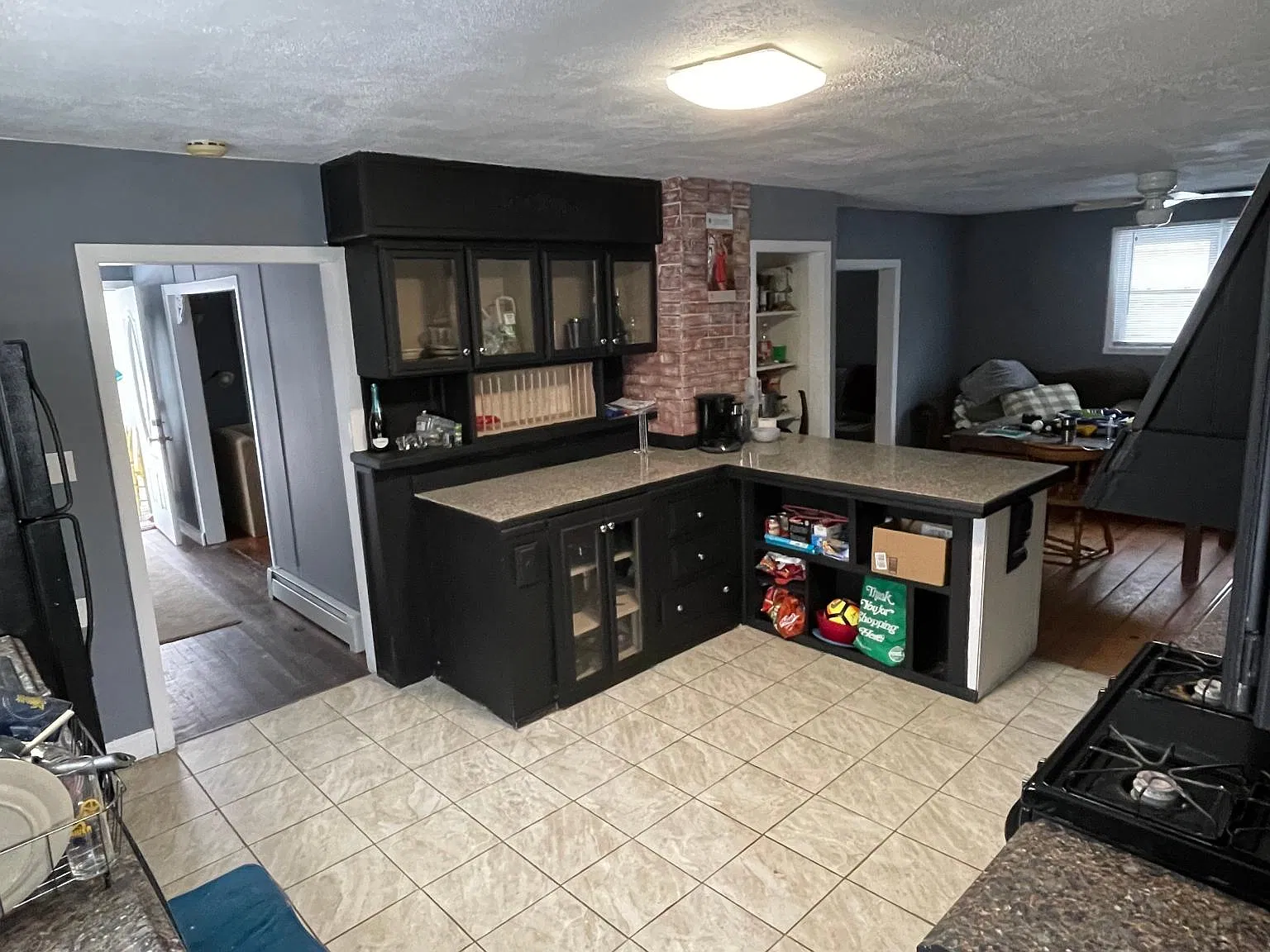 5 bed, 1700 sqft, $3,000 — Photo 2