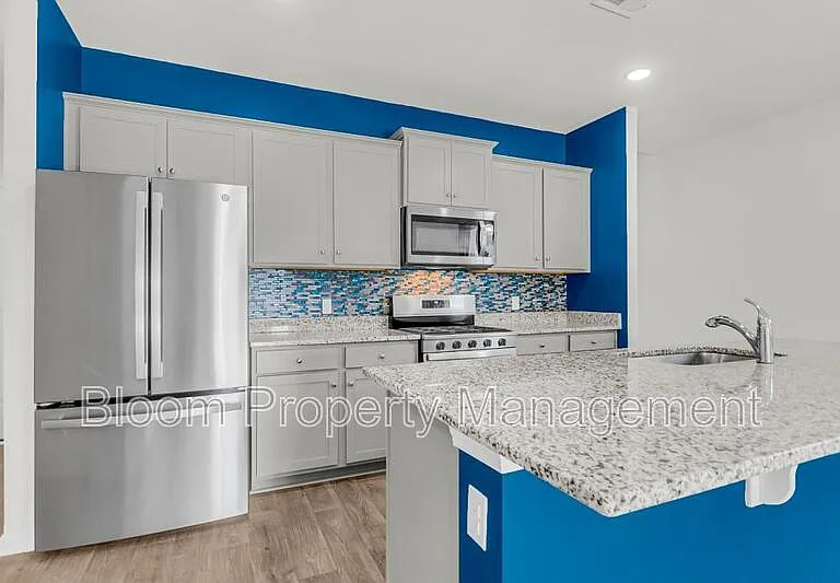 828 Lilyford Ln — Photo 10
